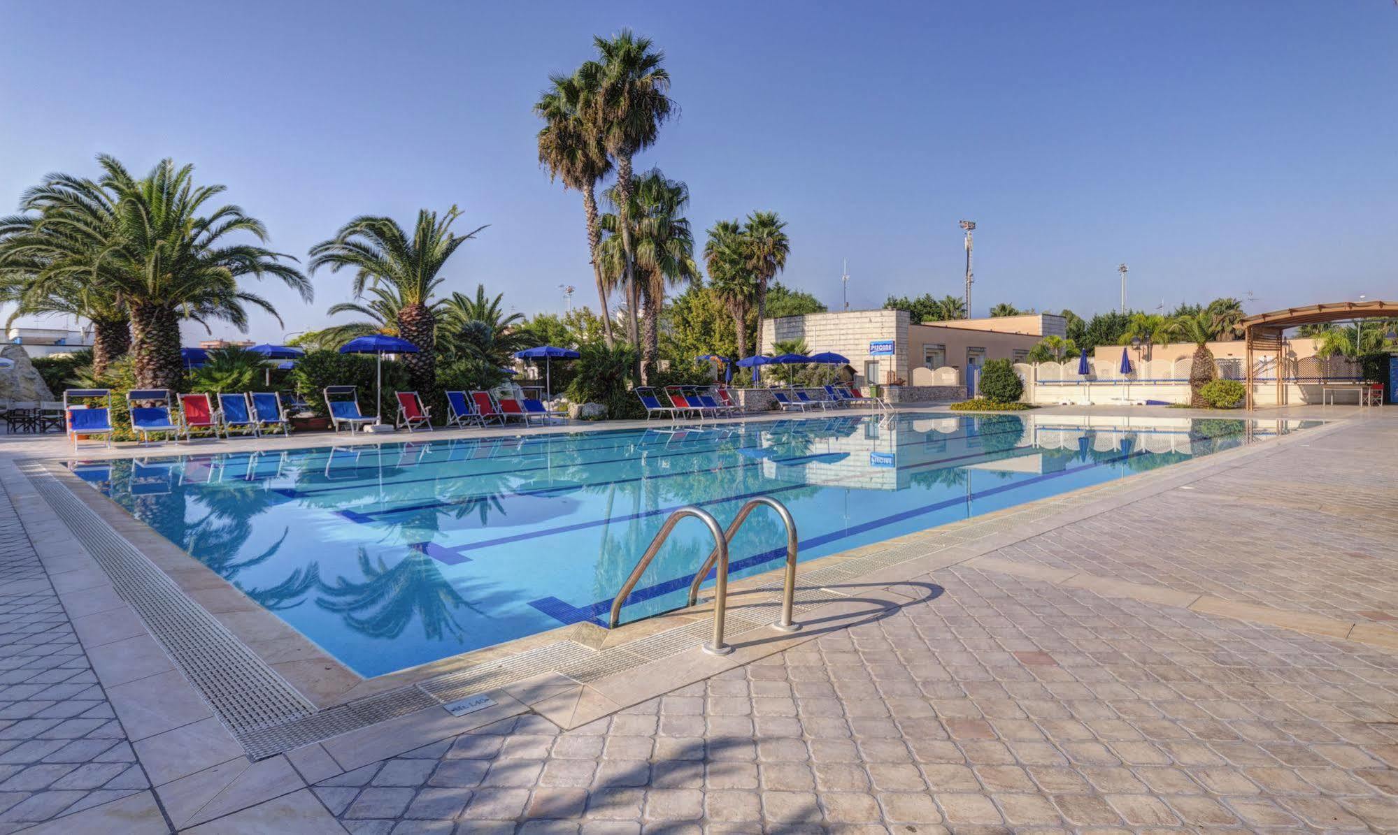 I Giardini Di Atena Aparthotel Merine ภายนอก รูปภาพ